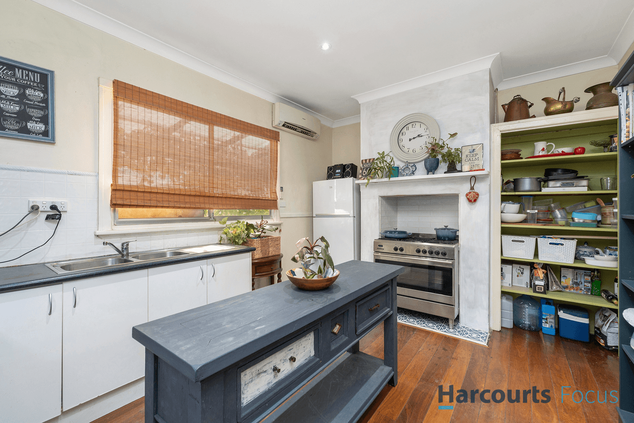 16 Balfour Road, SWAN VIEW, WA 6056