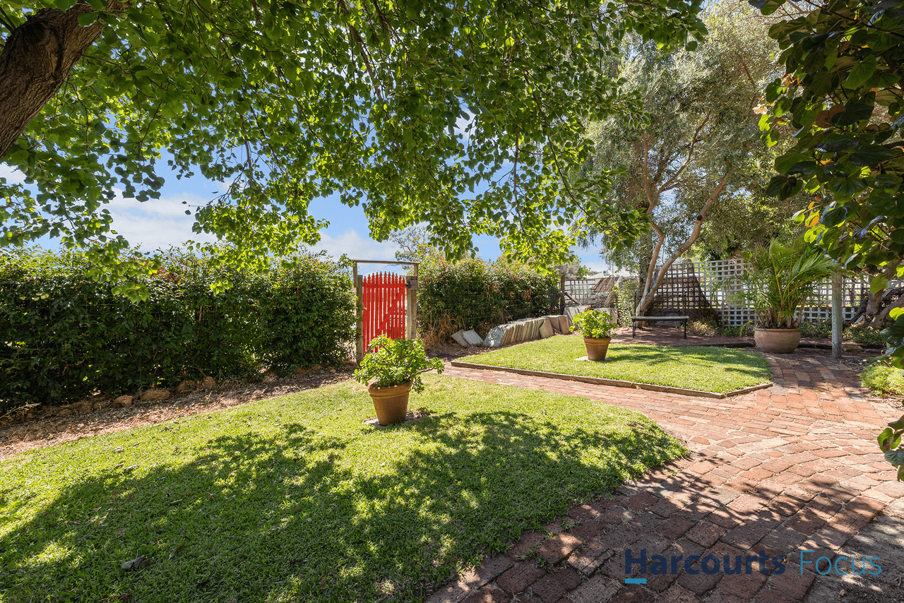 16 Balfour Road, SWAN VIEW, WA 6056