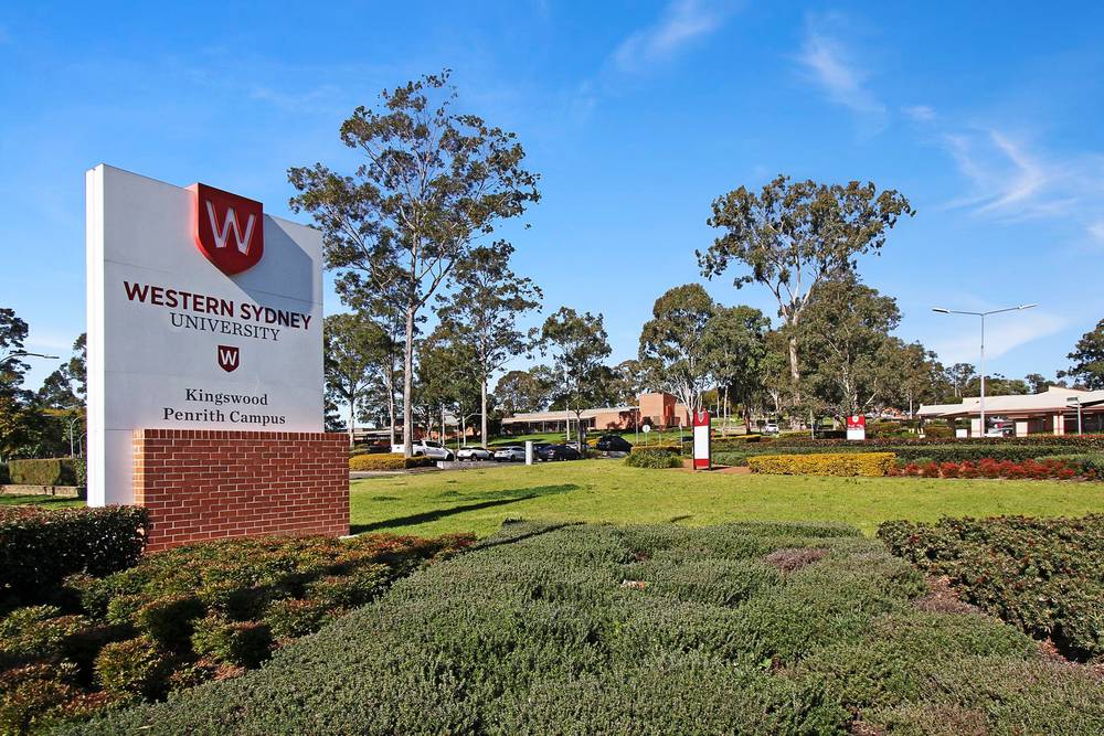 602/81B Lord Sheffield Circuit, Penrith, NSW 2750