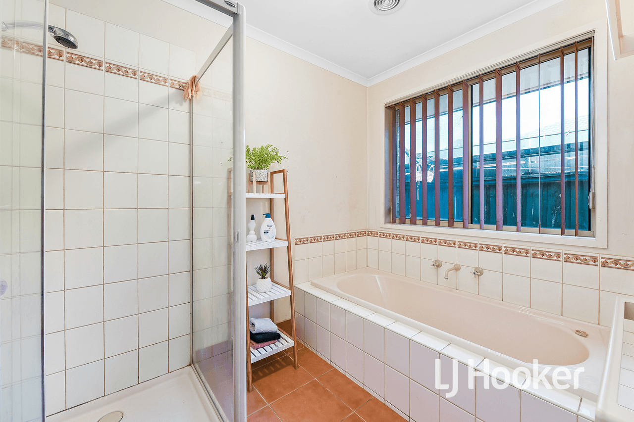 17 Lansbury Drive, NARRE WARREN SOUTH, VIC 3805