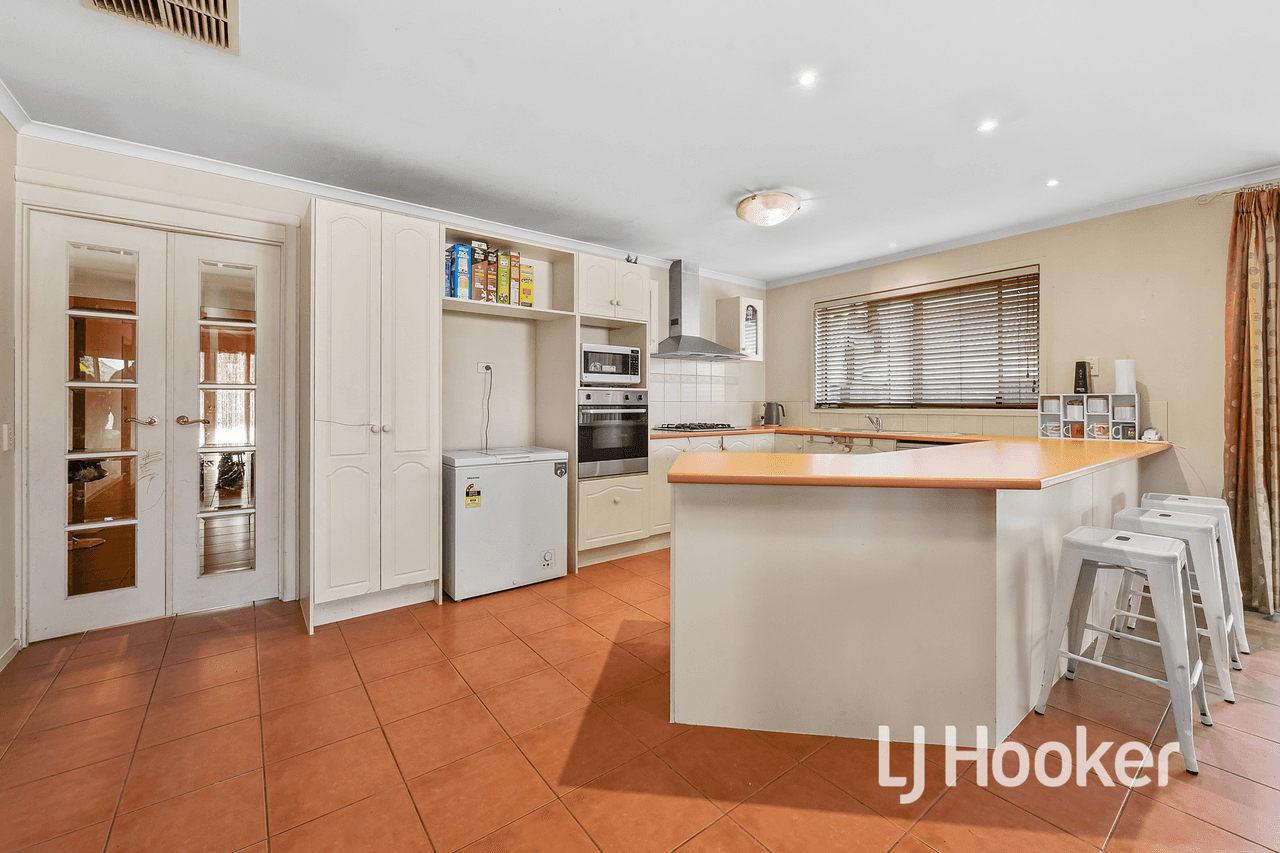 17 Lansbury Drive, NARRE WARREN SOUTH, VIC 3805