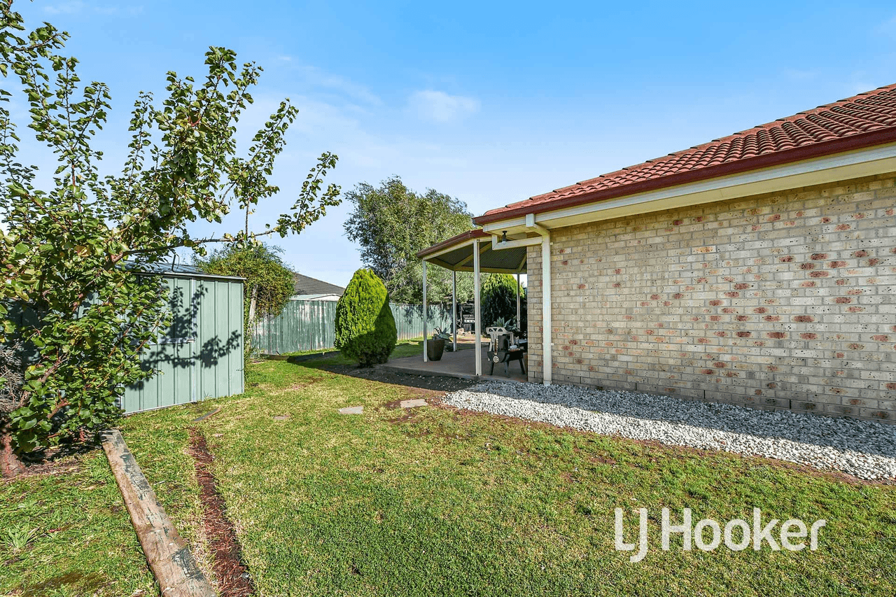 17 Lansbury Drive, NARRE WARREN SOUTH, VIC 3805