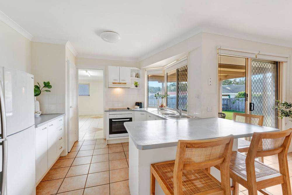 178 Bestmann Rd East, Sandstone Point, QLD 4511
