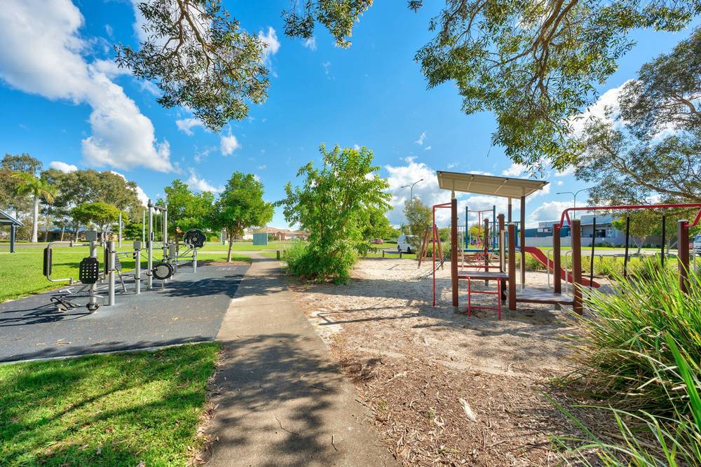 178 Bestmann Rd East, Sandstone Point, QLD 4511