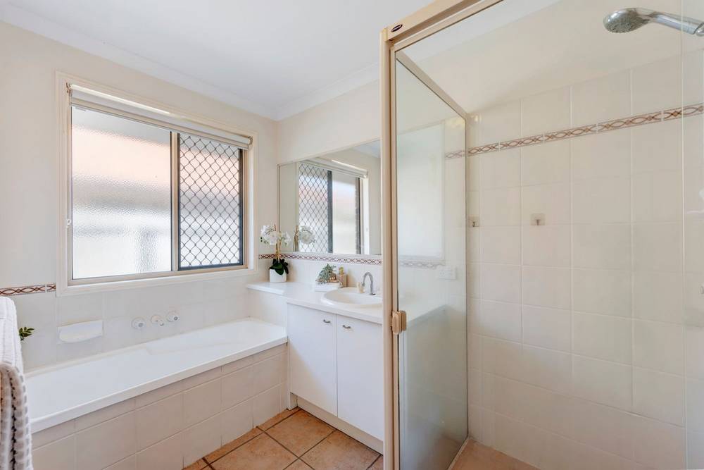178 Bestmann Rd East, Sandstone Point, QLD 4511