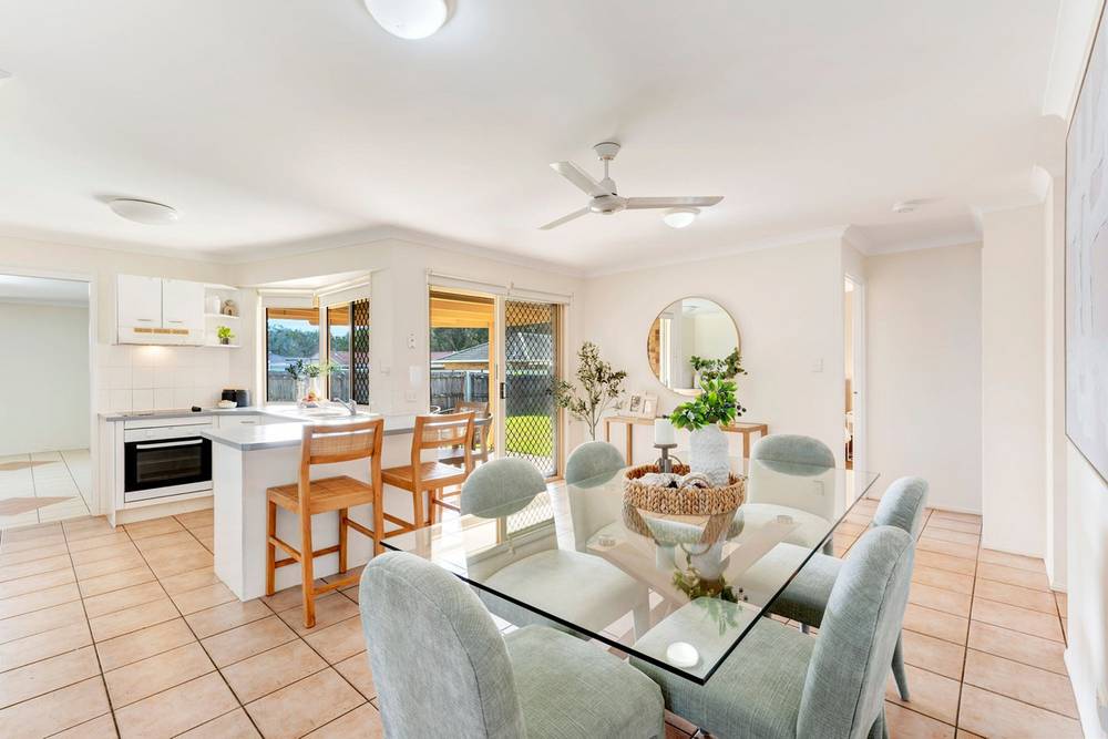 178 Bestmann Rd East, Sandstone Point, QLD 4511