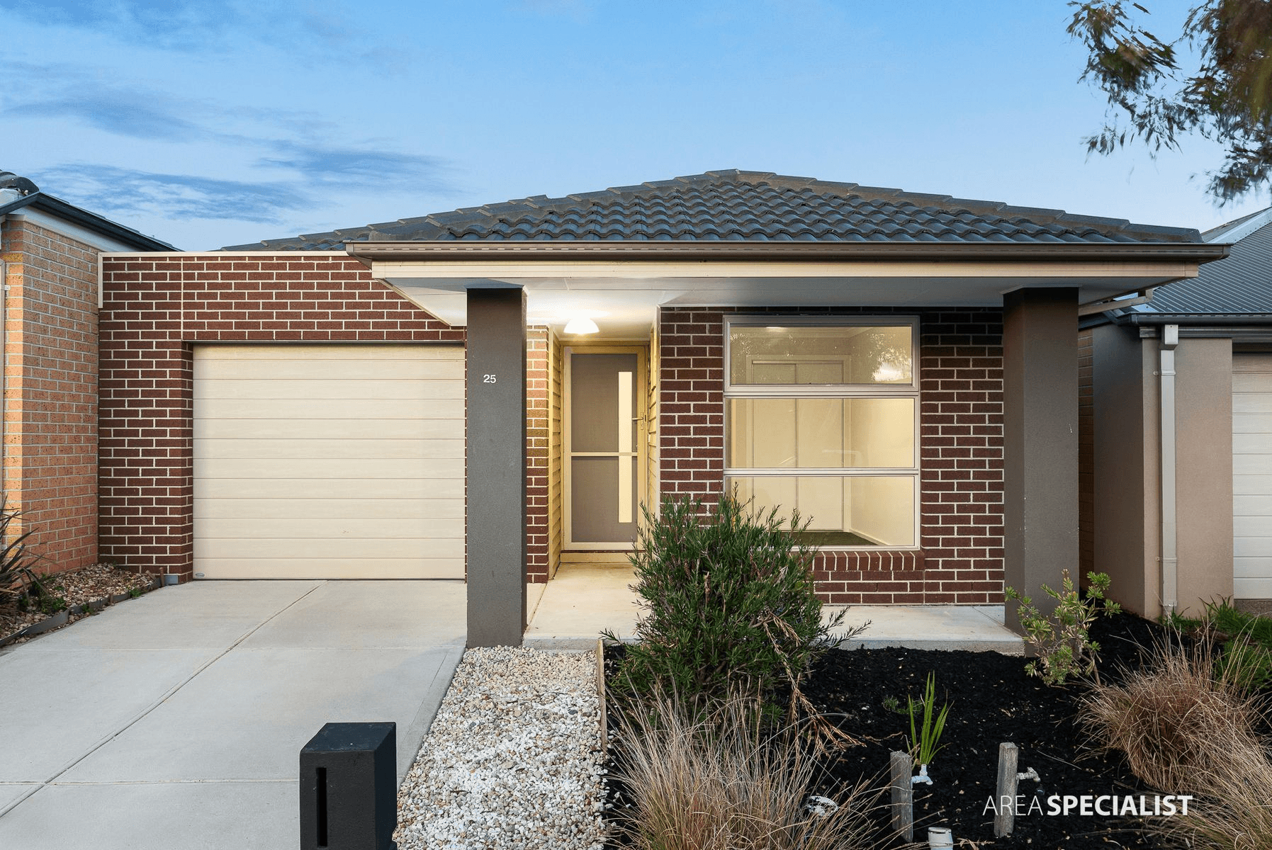 25 ALLUNGA WAY, Werribee, VIC 3030