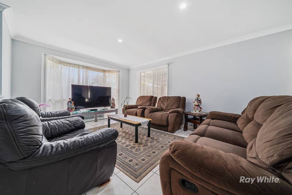 11 Wisteria Drive, REGENTS PARK, QLD 4118