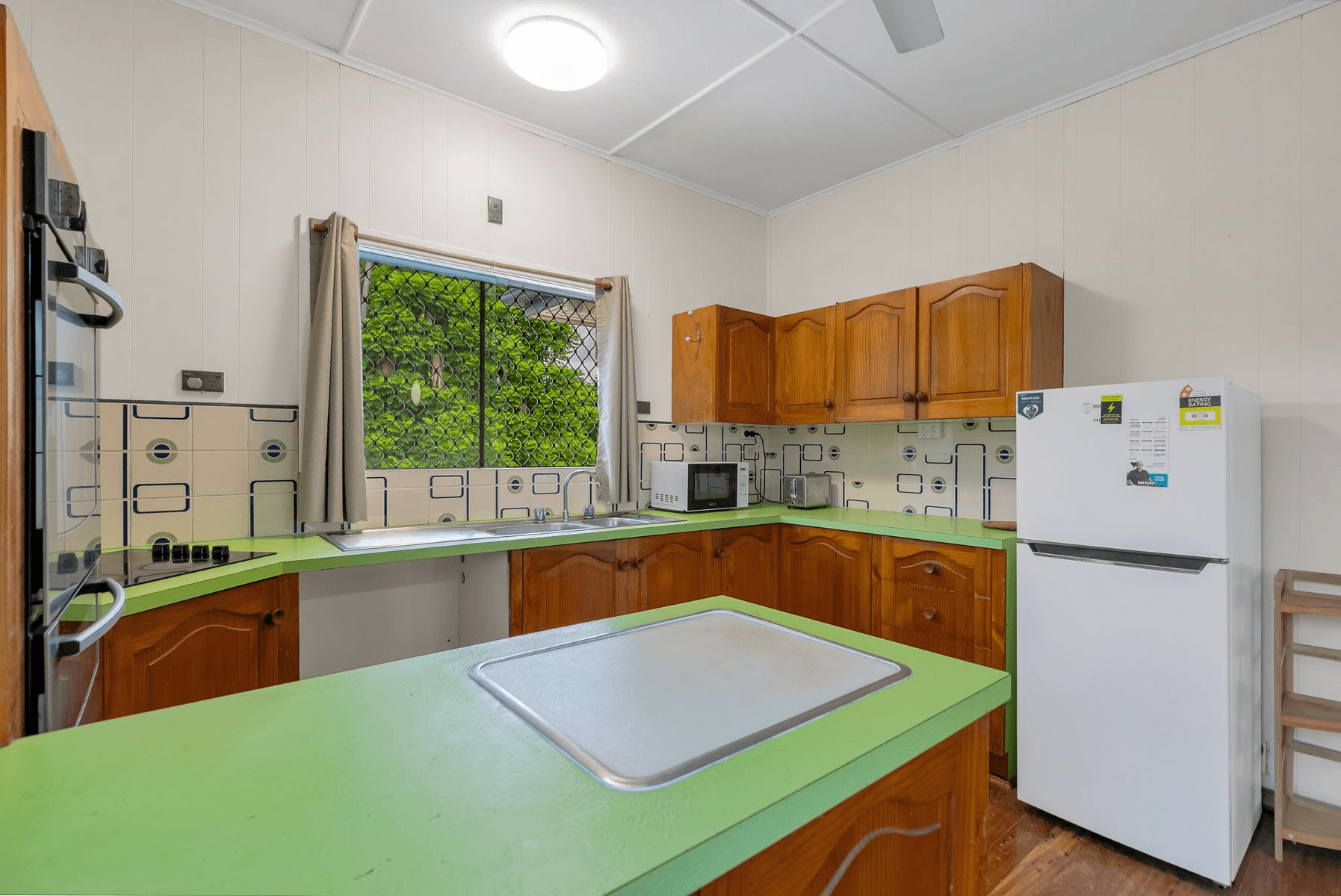 15 Chaplain Avenue, MANUNDA, QLD 4870