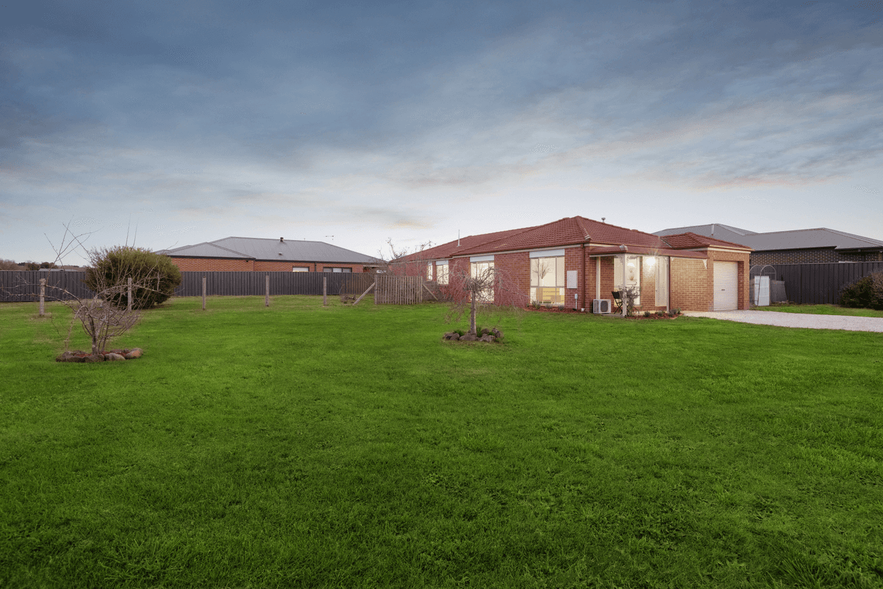 15b James Patrick Way, LANCEFIELD, VIC 3435