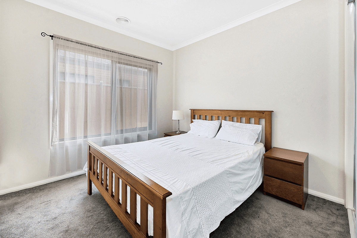 11 Carisbrooke Way, CLYDE NORTH, VIC 3978