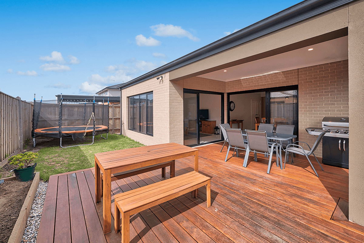 11 Carisbrooke Way, CLYDE NORTH, VIC 3978