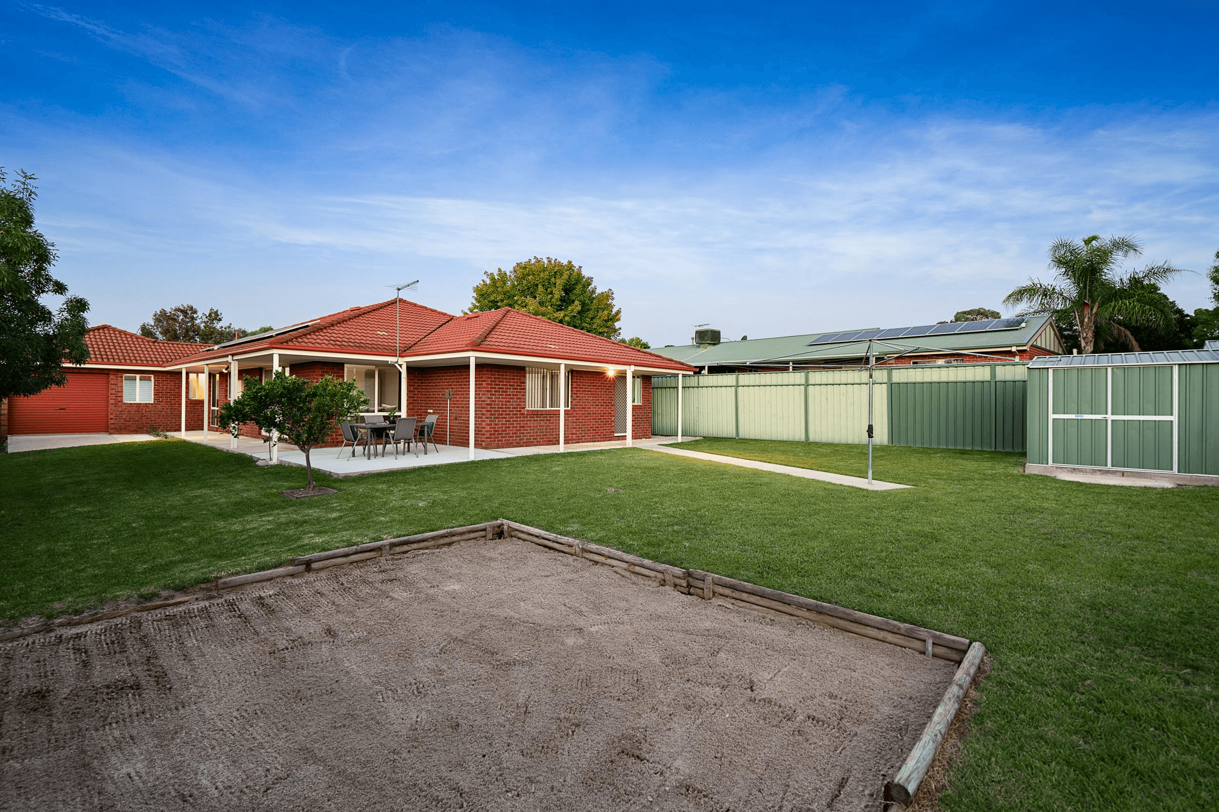 33 Honeysuckle Street, THURGOONA, NSW 2640