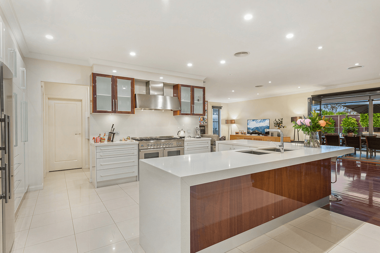 24 Irving Street, MOUNT WAVERLEY, VIC 3149