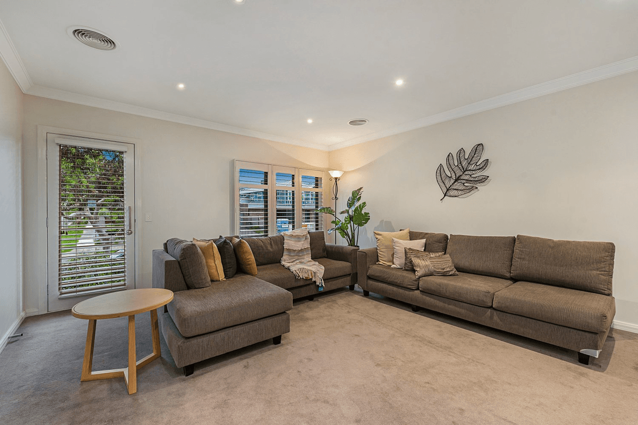 24 Irving Street, MOUNT WAVERLEY, VIC 3149