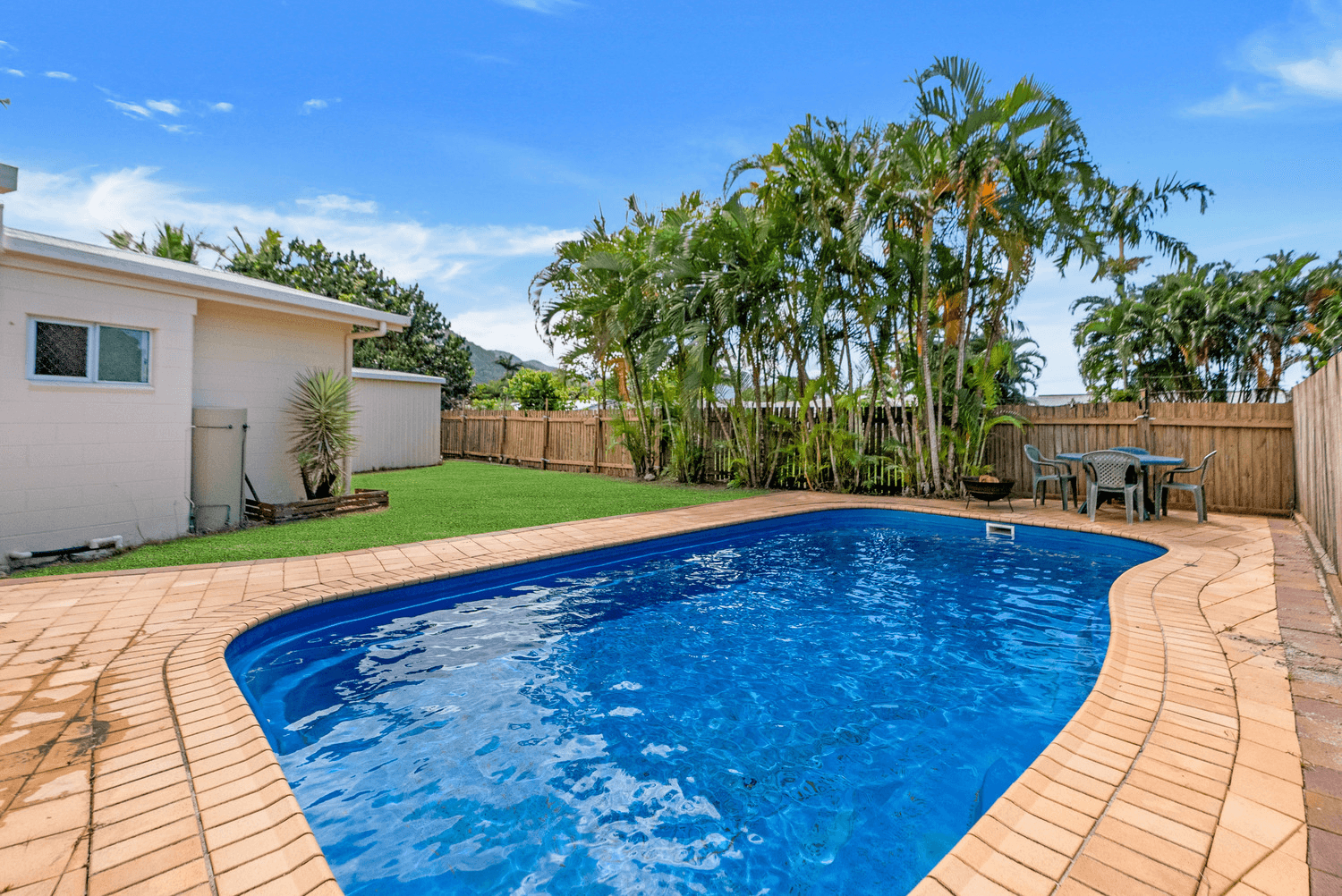 10 Glenrowan Street, White Rock, QLD 4868