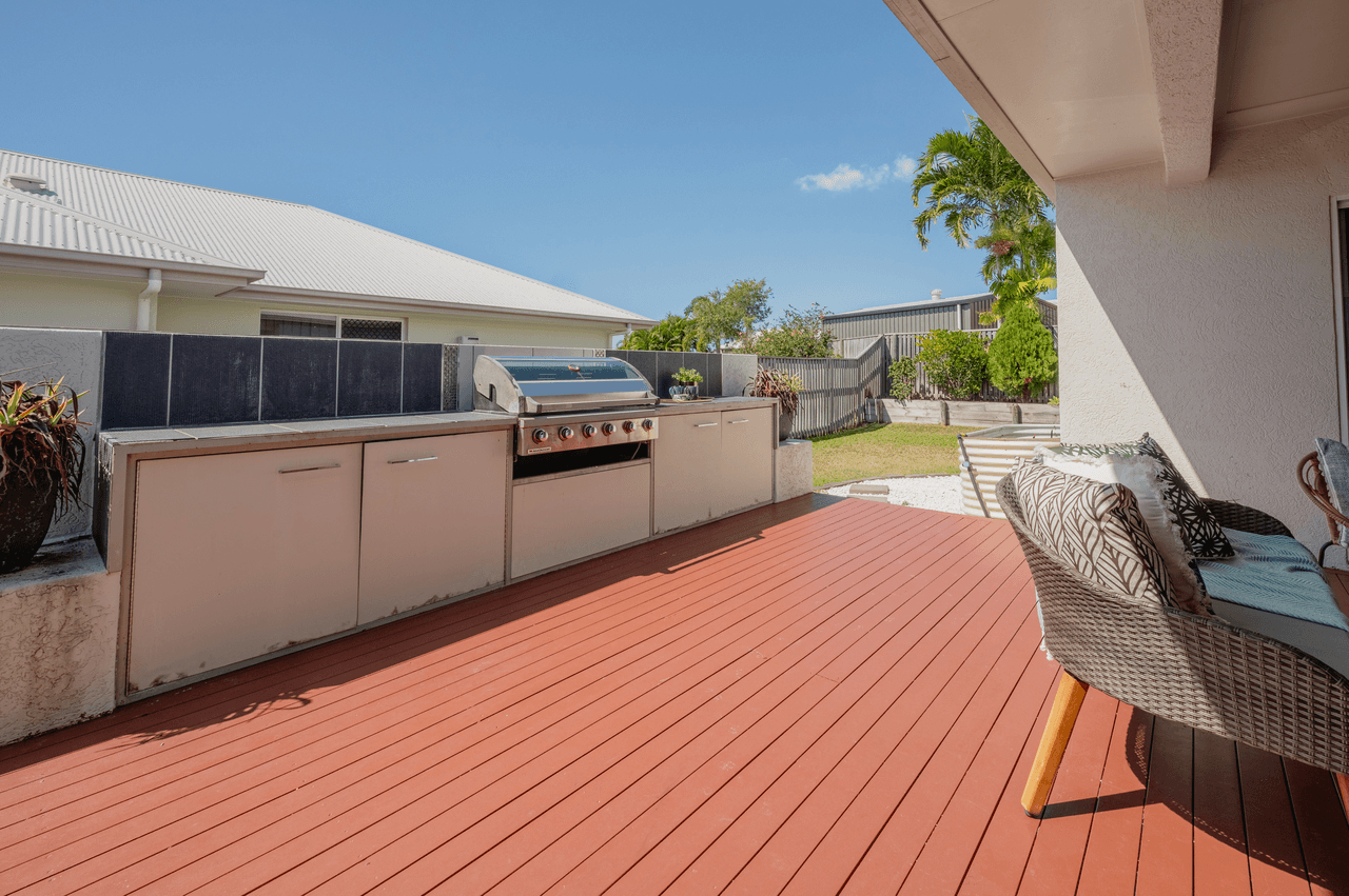 45 Hillock Crescent, BUSHLAND BEACH, QLD 4818