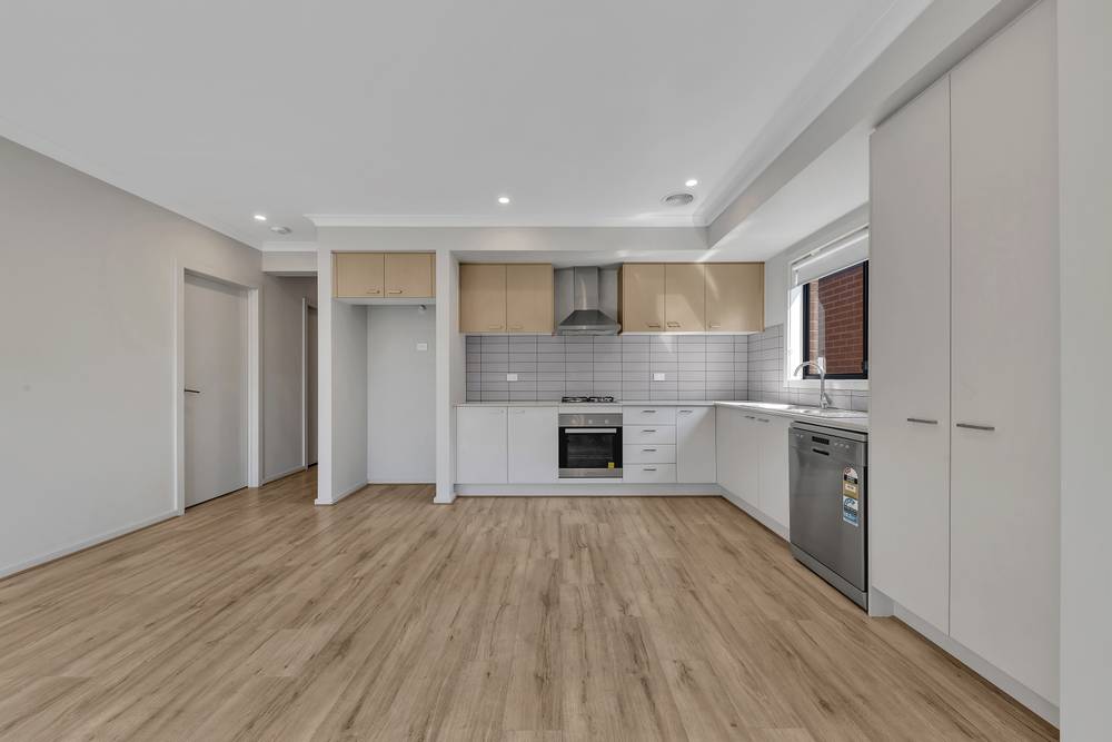 37 Lynwood Drive, THORNHILL PARK, VIC 3335