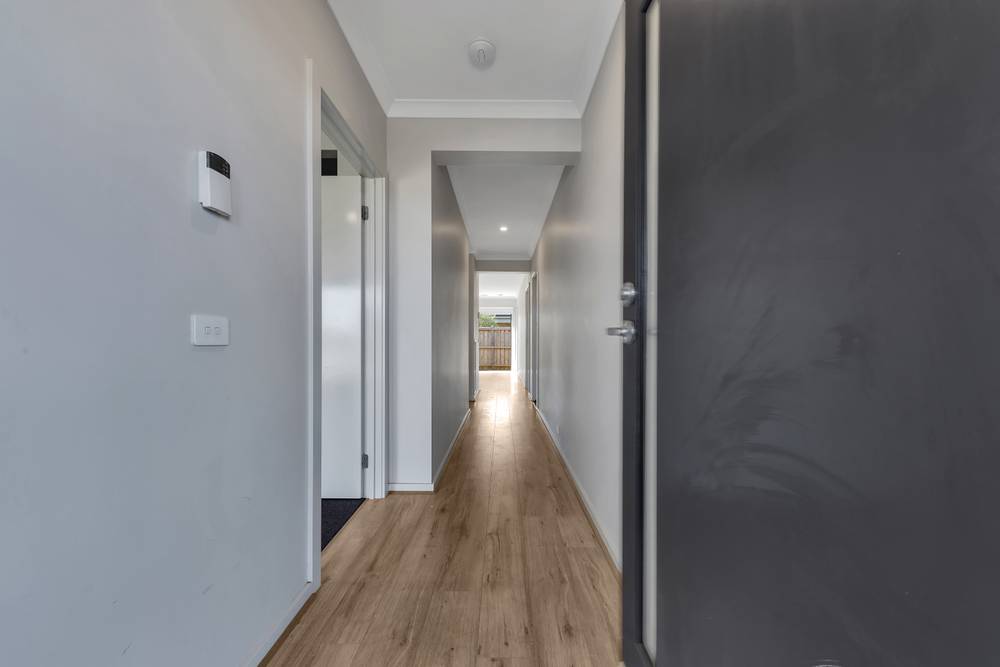 37 Lynwood Drive, THORNHILL PARK, VIC 3335