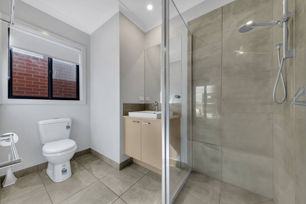 37 Lynwood Drive, THORNHILL PARK, VIC 3335