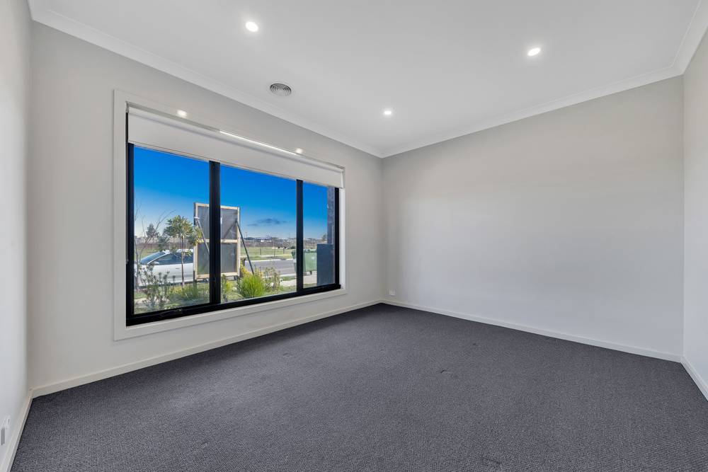 37 Lynwood Drive, THORNHILL PARK, VIC 3335