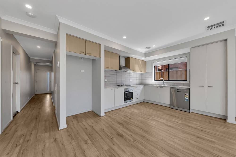 37 Lynwood Drive, THORNHILL PARK, VIC 3335