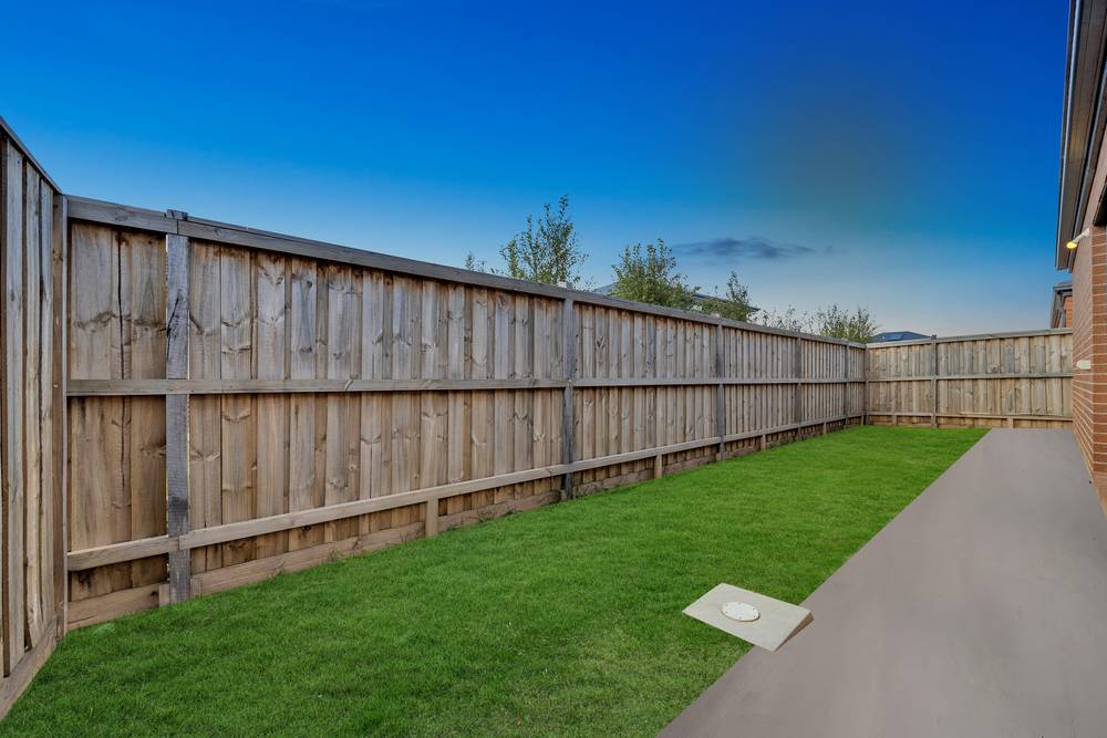 37 Lynwood Drive, THORNHILL PARK, VIC 3335