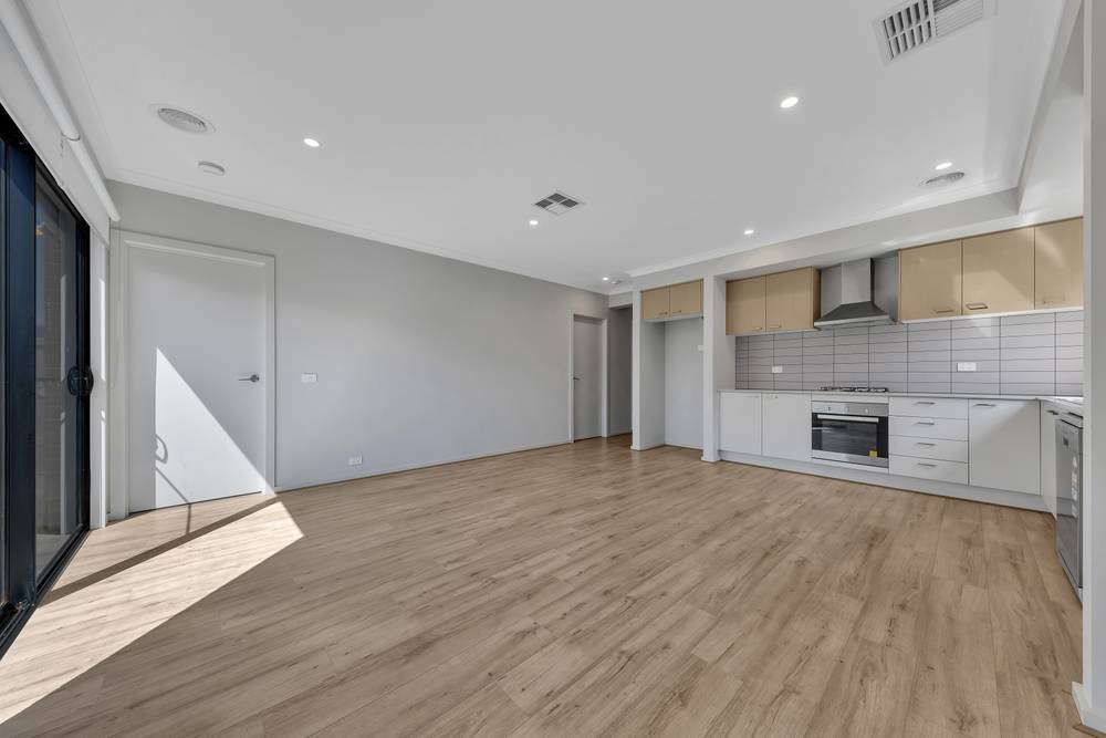 37 Lynwood Drive, THORNHILL PARK, VIC 3335