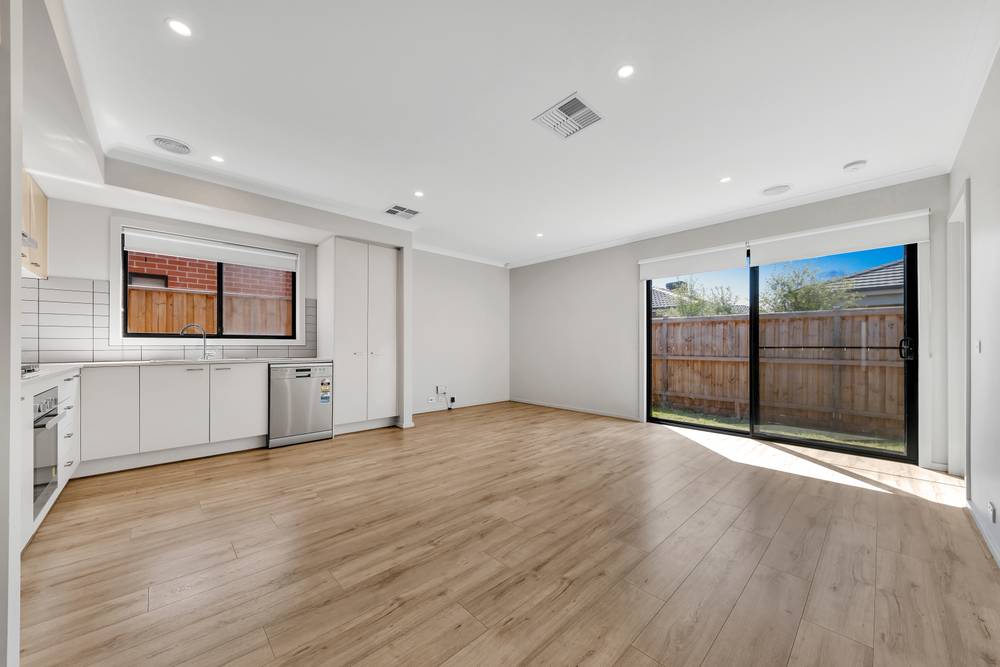 37 Lynwood Drive, THORNHILL PARK, VIC 3335