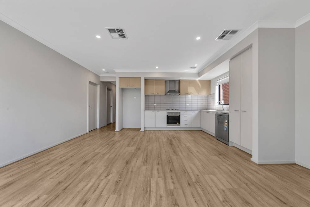 37 Lynwood Drive, THORNHILL PARK, VIC 3335