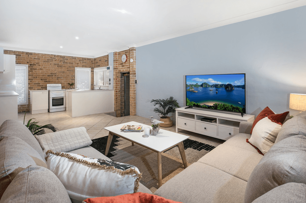 21 Kilkenny Parade, BERKELEY VALE, NSW 2261