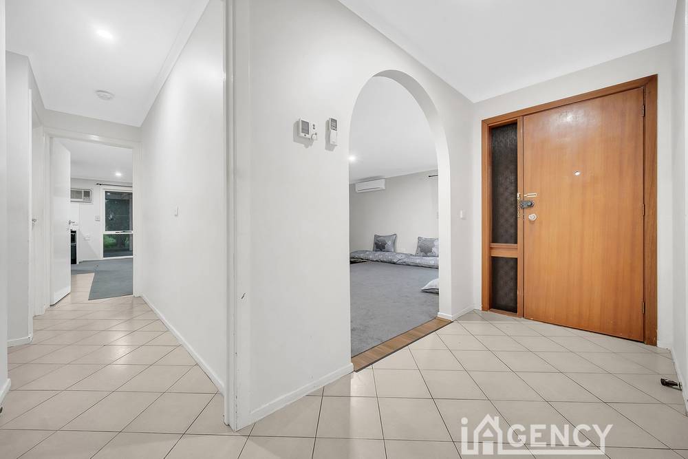24 Lawson way, ENDEAVOUR HILLS, VIC 3802