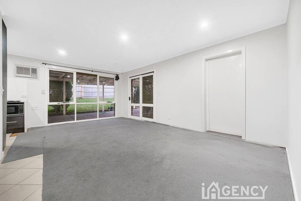 24 Lawson way, ENDEAVOUR HILLS, VIC 3802
