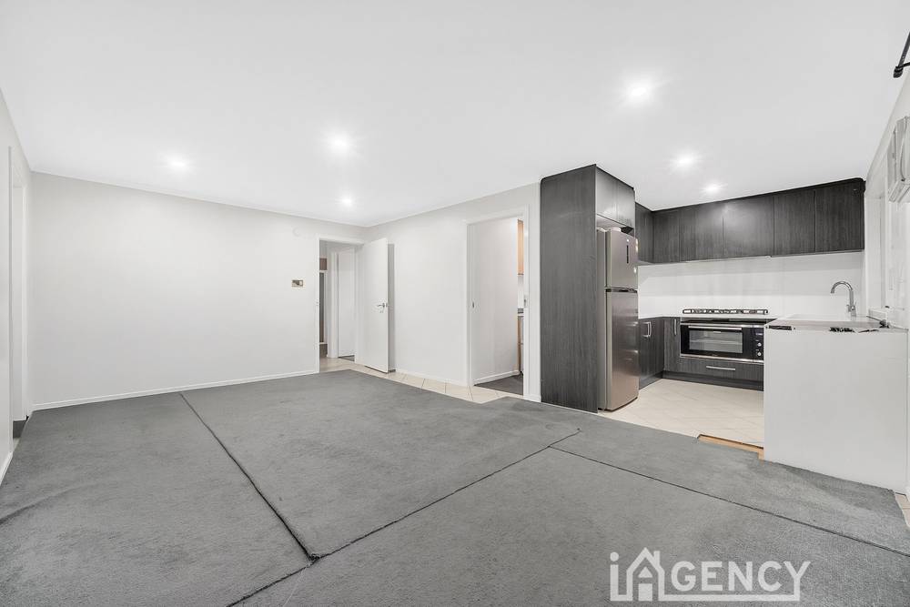 24 Lawson way, ENDEAVOUR HILLS, VIC 3802