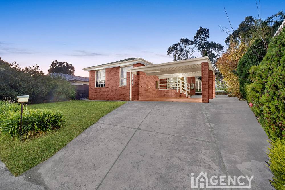 24 Lawson way, ENDEAVOUR HILLS, VIC 3802