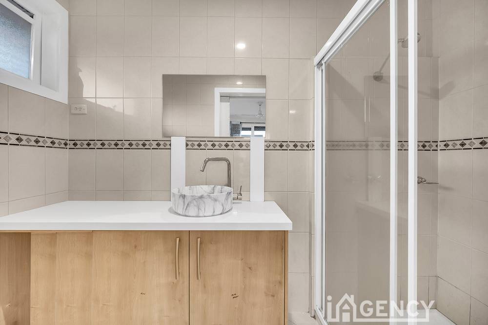 24 Lawson way, ENDEAVOUR HILLS, VIC 3802