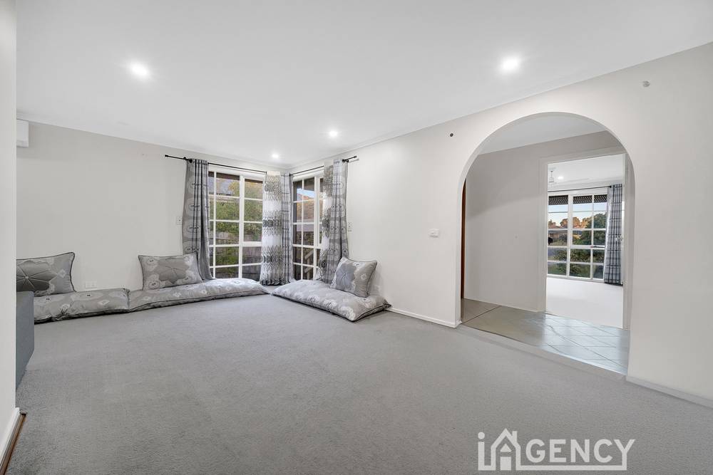 24 Lawson way, ENDEAVOUR HILLS, VIC 3802