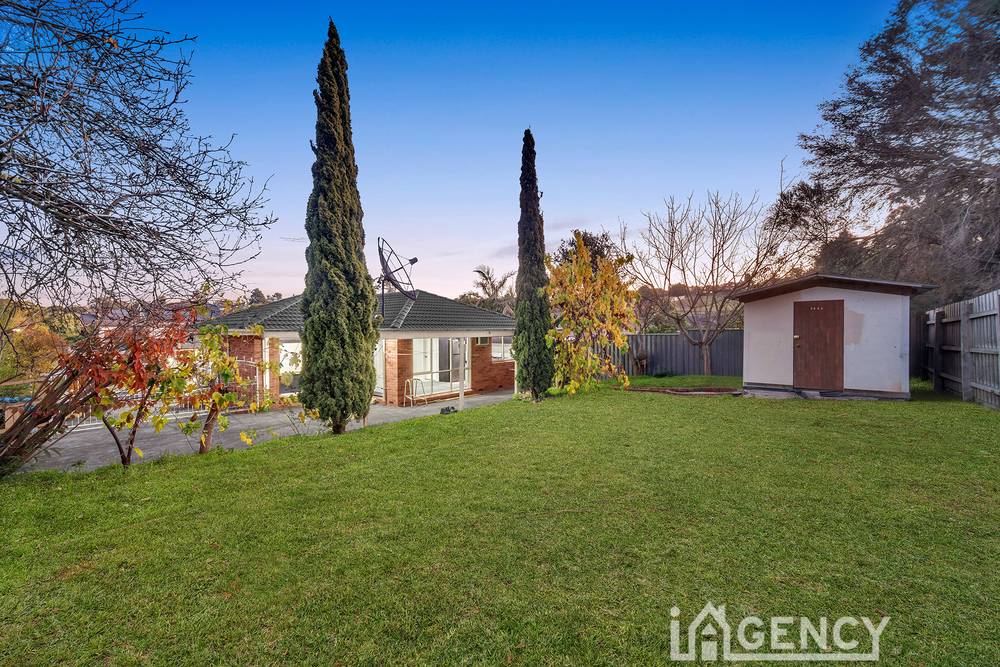24 Lawson way, ENDEAVOUR HILLS, VIC 3802