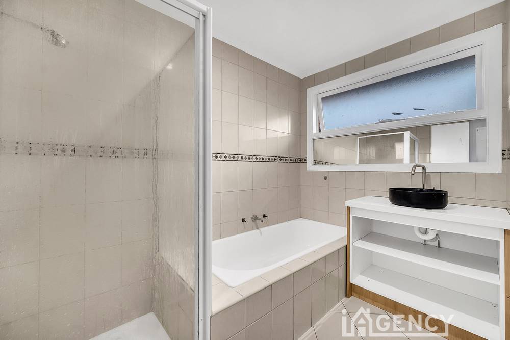 24 Lawson way, ENDEAVOUR HILLS, VIC 3802