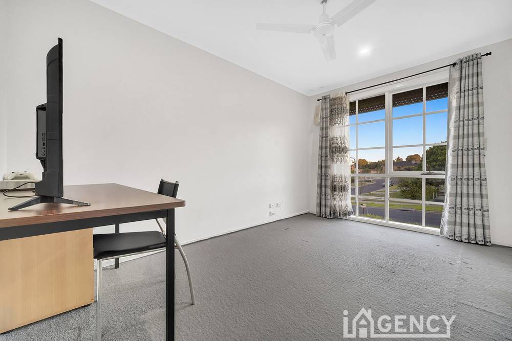 24 Lawson way, ENDEAVOUR HILLS, VIC 3802