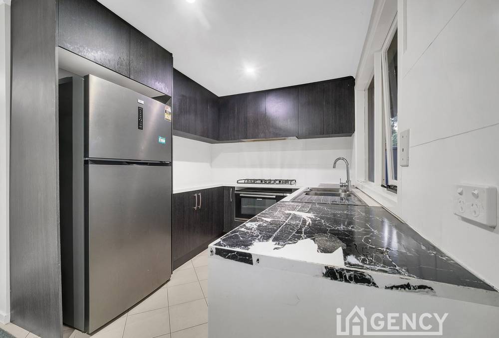 24 Lawson way, ENDEAVOUR HILLS, VIC 3802