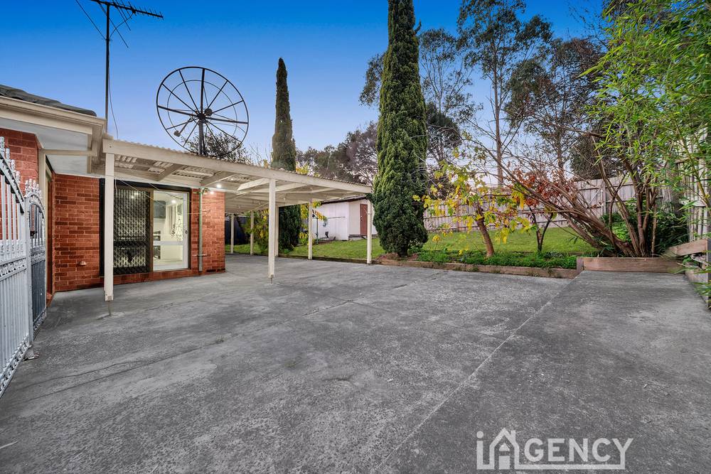 24 Lawson way, ENDEAVOUR HILLS, VIC 3802