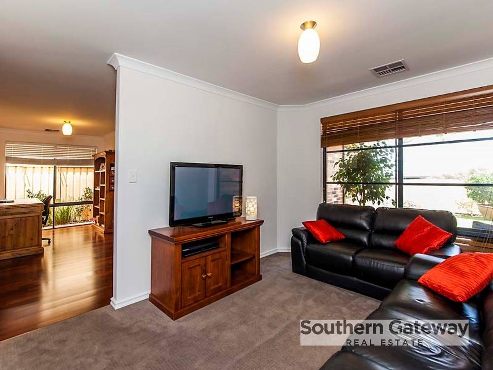 35 Stokesay Street, ORELIA, WA 6167