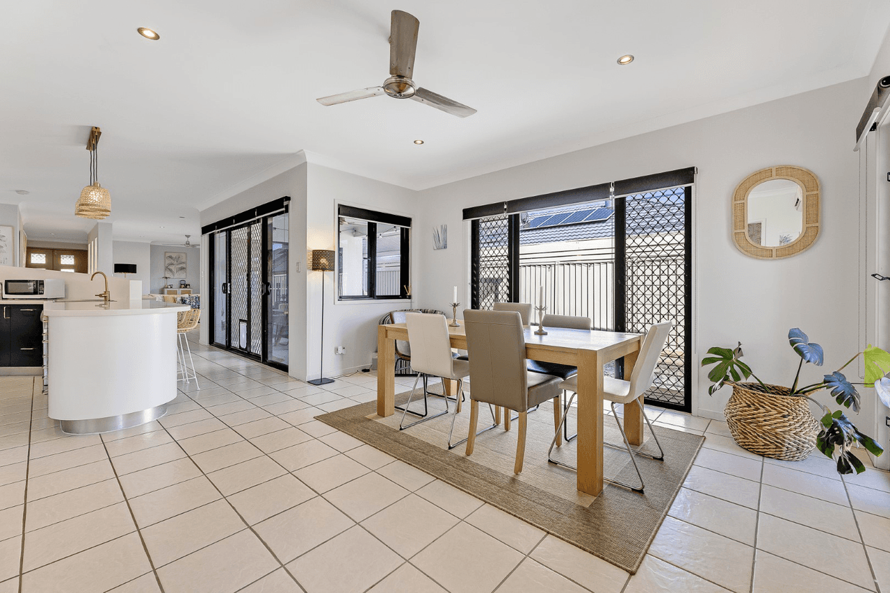 10 Lander Street, PELICAN WATERS, QLD 4551