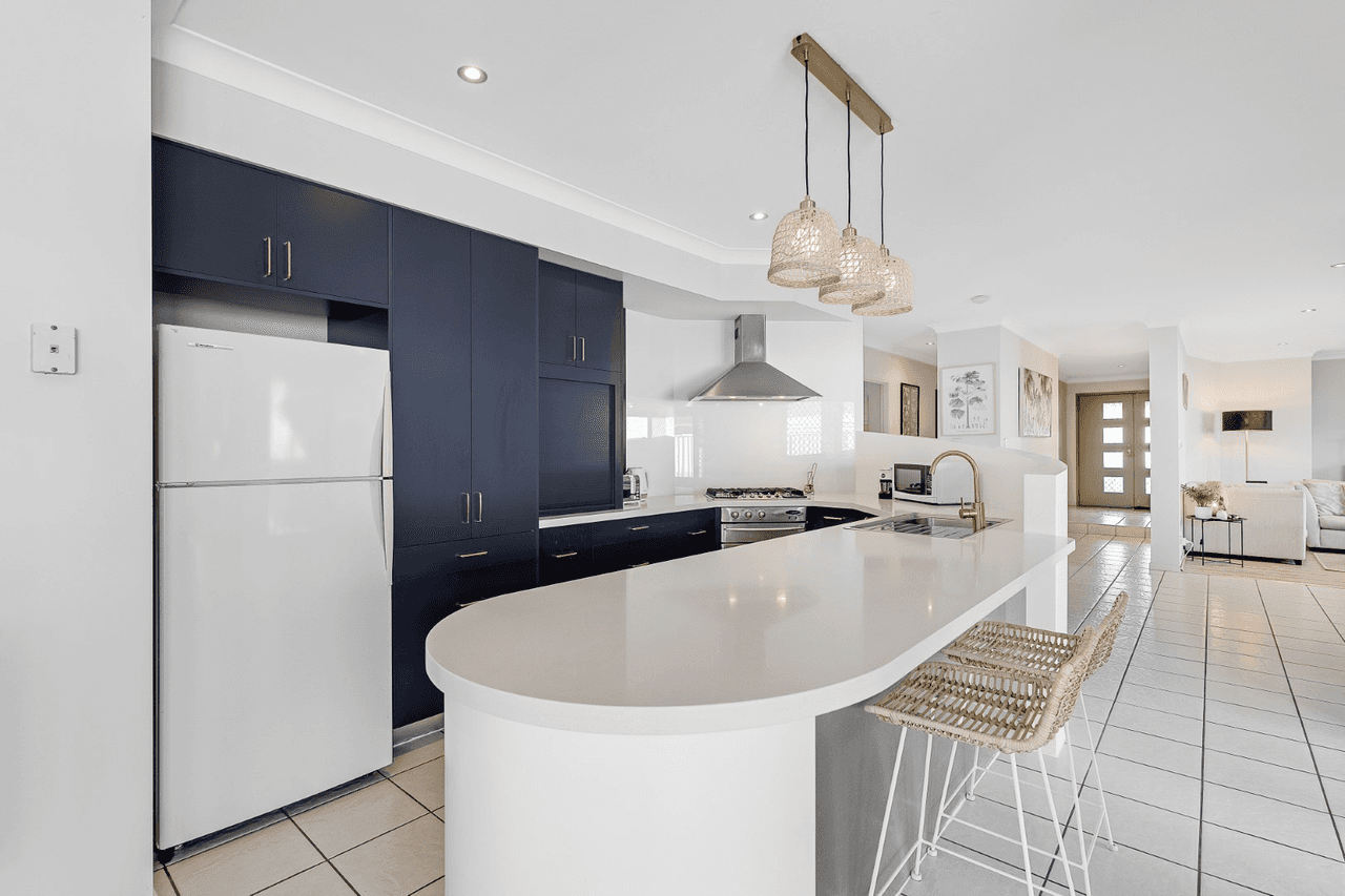 10 Lander Street, PELICAN WATERS, QLD 4551