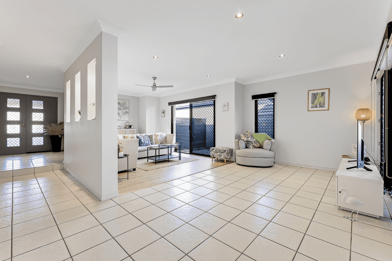 10 Lander Street, PELICAN WATERS, QLD 4551