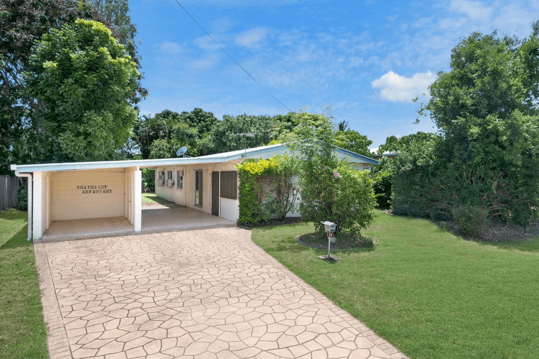 11 HUDSON STREET, KIRWAN, QLD 4817