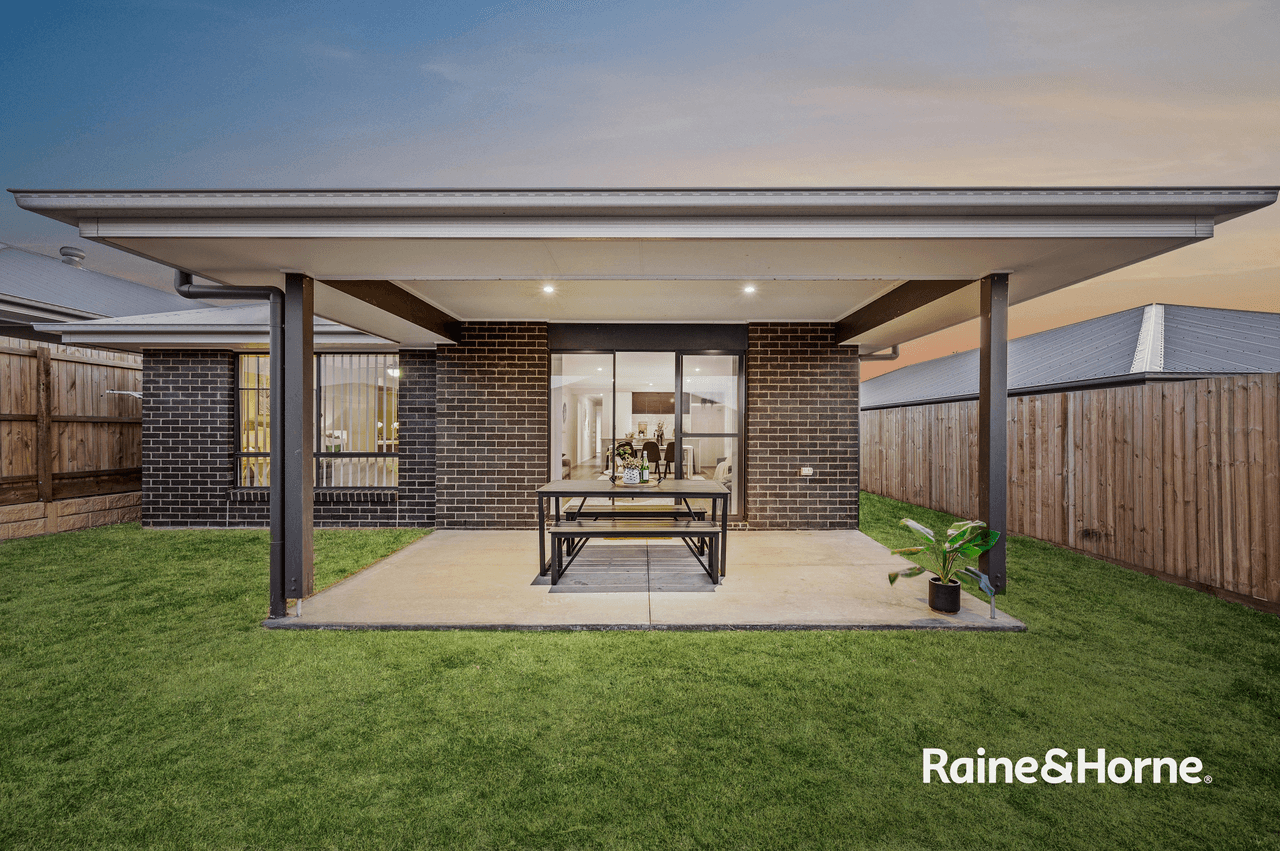 9 Coringley Road, GREENBANK, QLD 4124