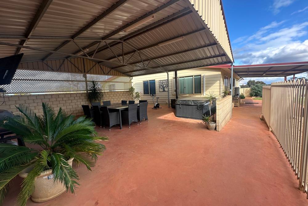 10520 Emu Fence Road, Hyden, WA 6359