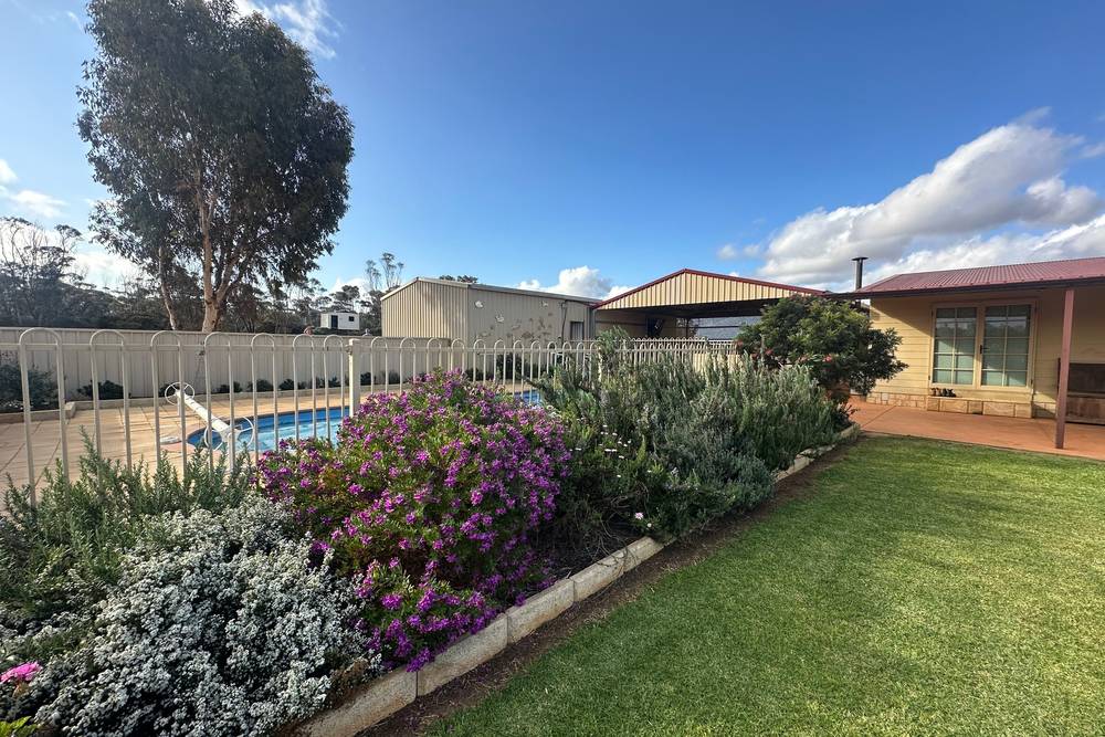 10520 Emu Fence Road, Hyden, WA 6359